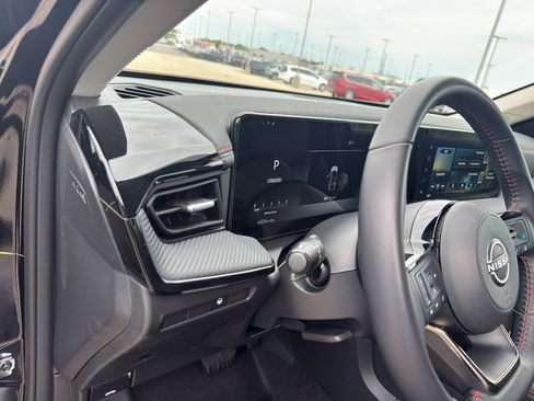 Used 2025 Nissan Kicks SR AWD/4WD image 14