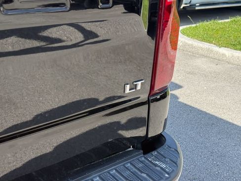 Used 2021 Chevrolet Silverado 1500 LT AWD/4WD image 10