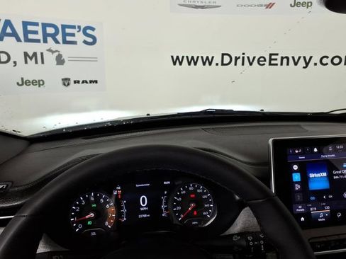 Used 2023 Jeep Compass Latitude AWD/4WD image 27