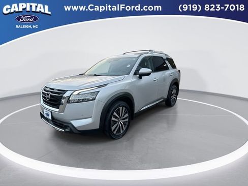 Used 2022 Nissan Pathfinder Platinum w/ Cargo Package image 4