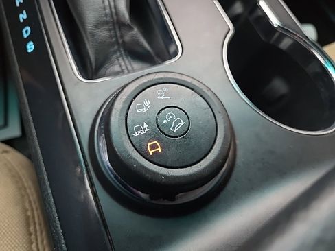 Used 2017 Ford Explorer XLT image 60