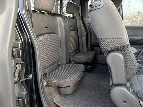 Used 2011 Nissan Frontier SV w/ SV Premium Utility Pkg image 17