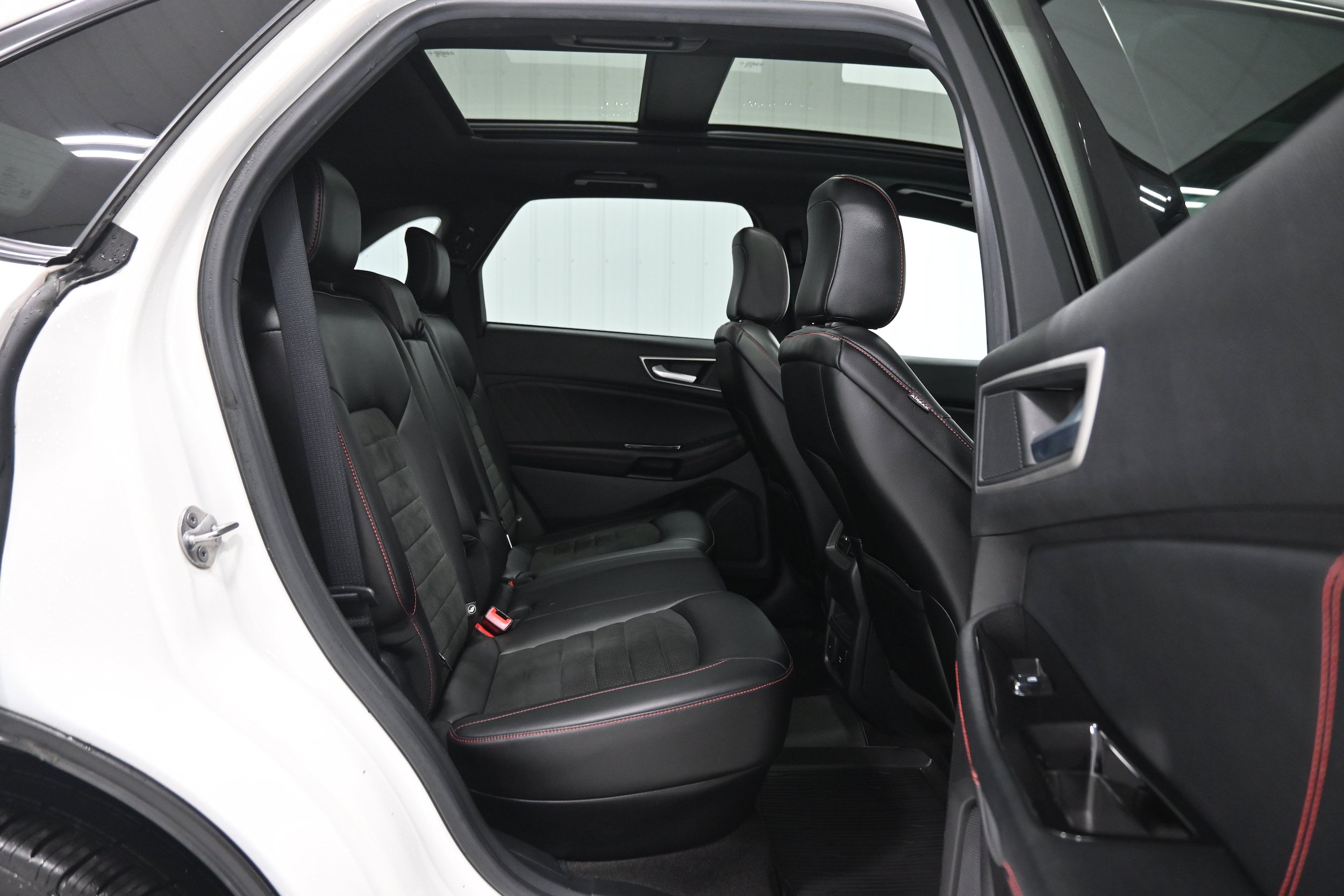 Used 2020 Ford Edge ST-Line w/ Cold Weather Package AWD/4WD image 30