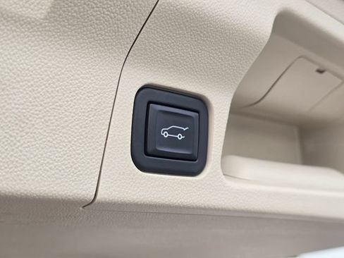 Used 2023 GMC Acadia Denali w/ Denali Ultimate Package FWD image 12