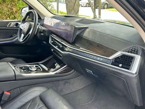 Used 2024 BMW X7 xDrive40i image 37