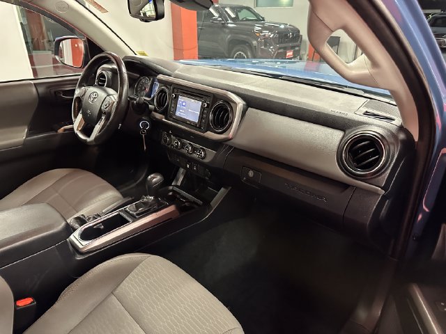 Certified 2019 Toyota Tacoma SR5 AWD/4WD image 17