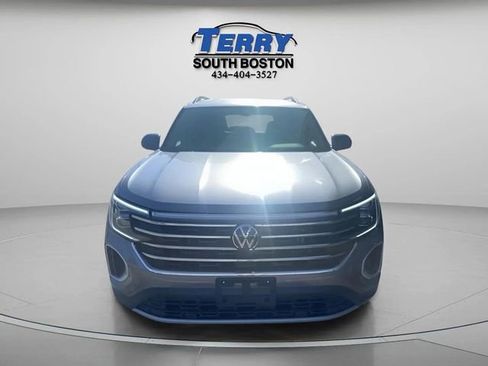 Used 2024 Volkswagen Atlas SE image 2