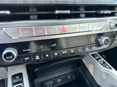 Used 2023 Kia Telluride EX image 14