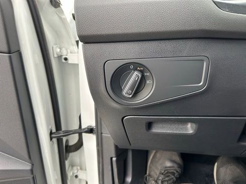 Used 2024 Volkswagen Tiguan SE image 17