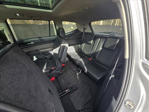 Certified 2022 Volkswagen Atlas SEL Premium image 18