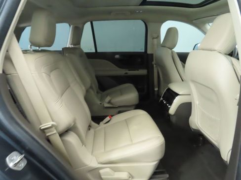 Used 2022 Lincoln Aviator Reserve w/ Equipment Group 201A image 23