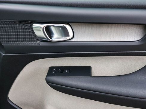 New 2026 Volvo XC40 B5 Plus w/ Protection Package Premier image 19