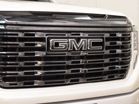 Used 2024 GMC Sierra 1500 Denali Ultimate AWD/4WD image 11