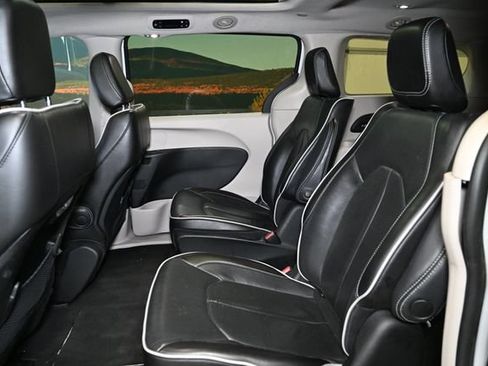 Used 2023 Chrysler Pacifica Limited FWD image 52