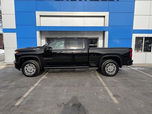 Used 2022 Chevrolet Silverado 2500 High Country w/ Safety Package II image 4