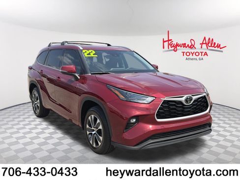 Used 2022 Toyota Highlander XLE image 1