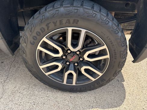 Used 2024 GMC Sierra 1500 AT4 w/ Technology Package image 4