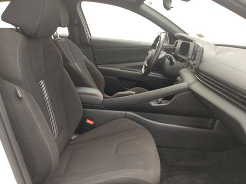 Used 2025 Hyundai Elantra Sport FWD image 21