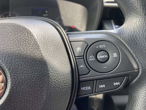 Used 2025 Toyota Corolla LE FWD image 33