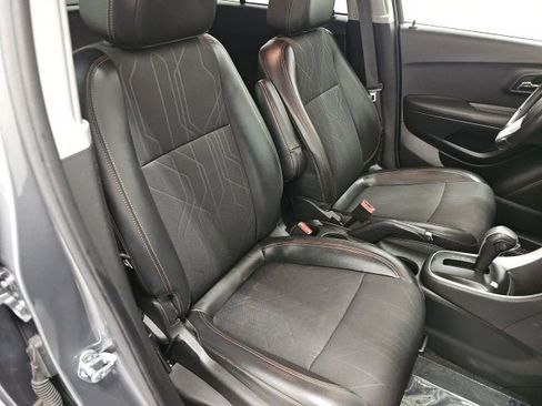 Used 2019 Chevrolet Trax LT w/ LT Convenience Package AWD/4WD image 34