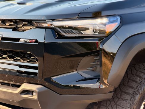 Used 2026 Chevrolet Colorado ZR2 w/ Technology Package AWD/4WD image 8
