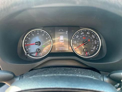 Used 2021 Toyota RAV4 XLE w/ Convenience Package FWD image 21