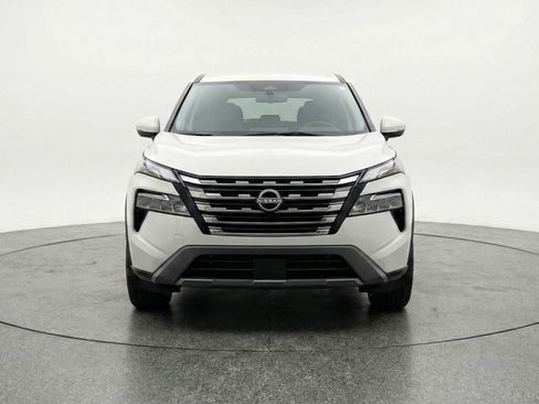 Used 2025 Nissan Rogue SV image 2