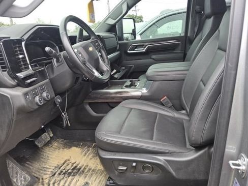 Used 2025 Chevrolet Silverado 2500 LTZ w/ LTZ Premium Package AWD/4WD image 3