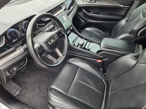 Used 2022 Jeep Grand Cherokee L Overland w/ Luxury Tech Group IV AWD/4WD image 2