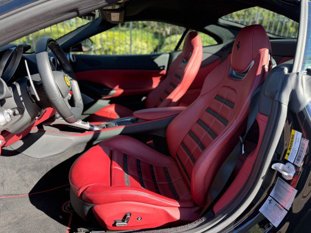 Used 2019 Ferrari Portofino RWD image 9