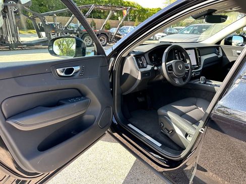 Used 2025 Volvo XC60 B5 Plus image 14