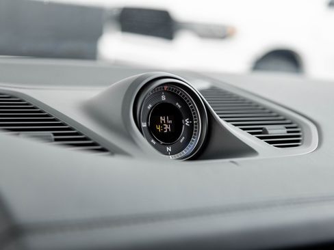 Certified 2025 Porsche Cayenne E-Hybrid Coupe image 25