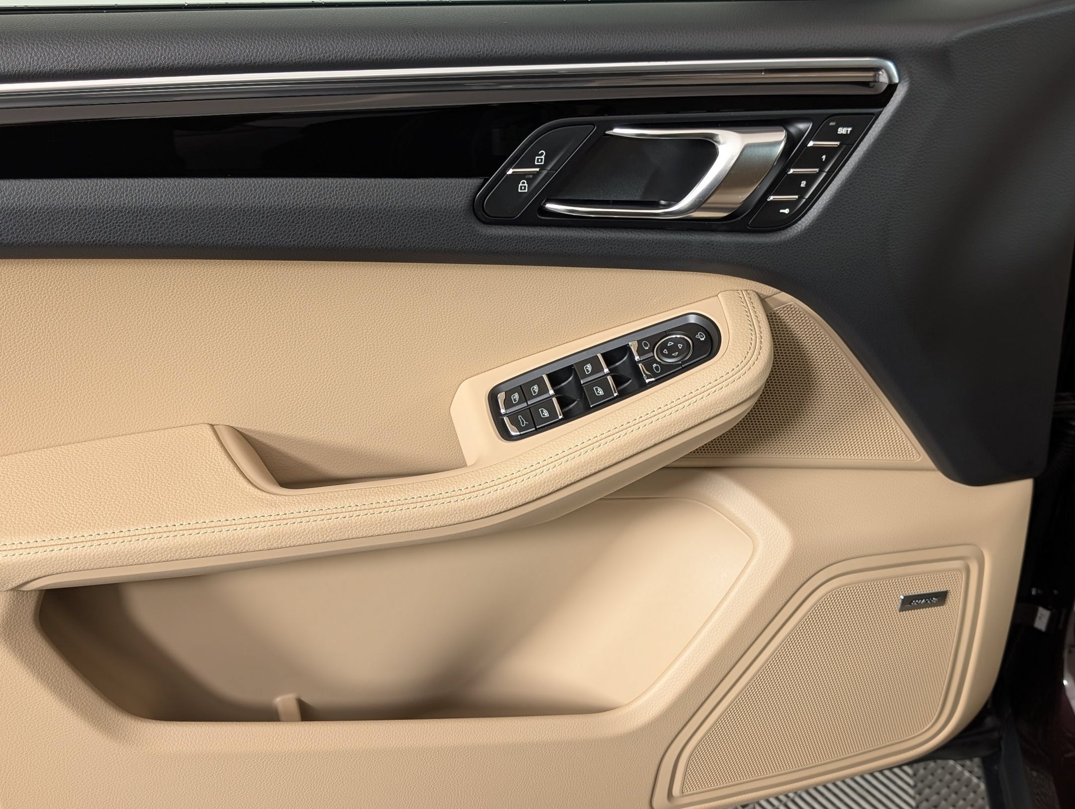 Certified 2026 Porsche Macan AWD/4WD image 16