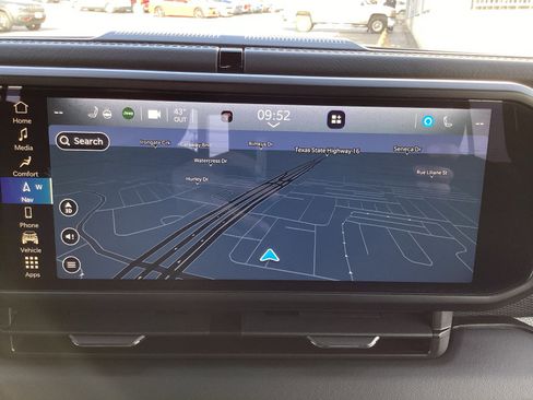 Used 2024 Jeep Gladiator Mojave w/ Technology Group image 5