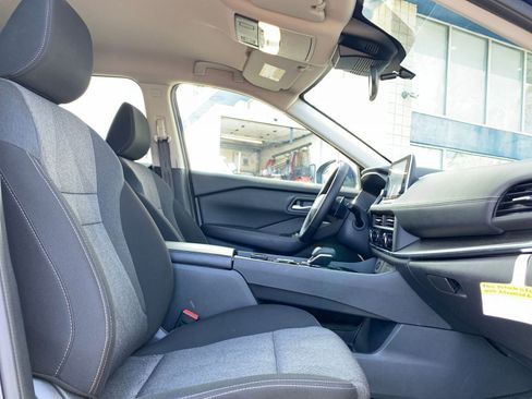 Used 2025 Nissan Rogue SV image 38