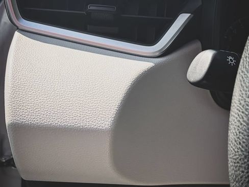 Used 2020 Toyota Corolla LE FWD image 5