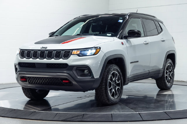 Used 2024 Jeep Compass Trailhawk AWD/4WD image 6