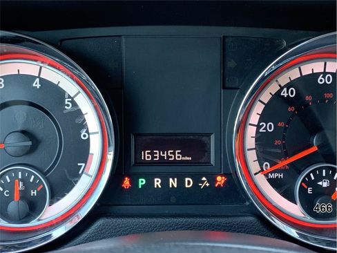 Used 2013 Dodge Grand Caravan SE FWD image 32