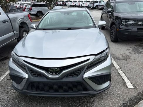 Used 2023 Toyota Camry SE FWD image 2