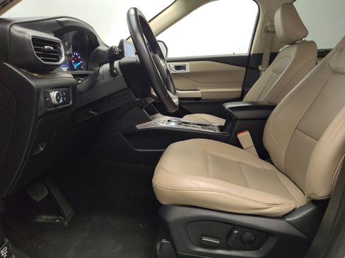 Used 2021 Ford Explorer Limited image 17
