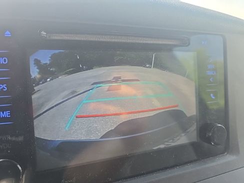 Used 2016 Toyota Sienna LE image 18