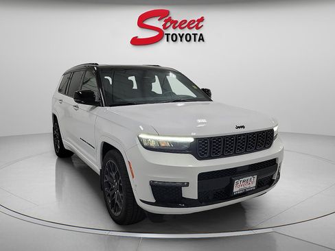 Used 2025 Jeep Grand Cherokee L Summit w/ Advanced Protech Group IV AWD/4WD image 5