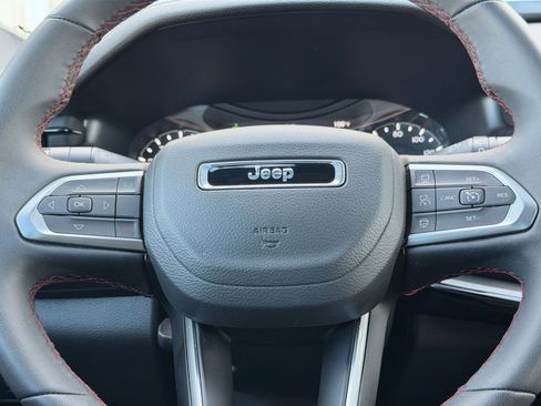 Used 2025 Jeep Compass Trailhawk AWD/4WD image 27