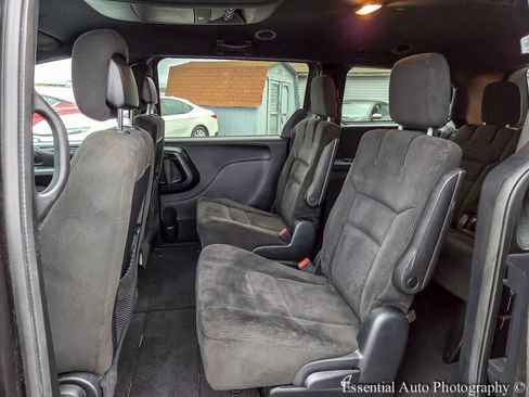 Used 2017 Dodge Grand Caravan SE image 12