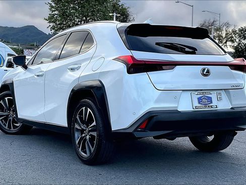 Used 2021 Lexus UX 200 FWD image 4
