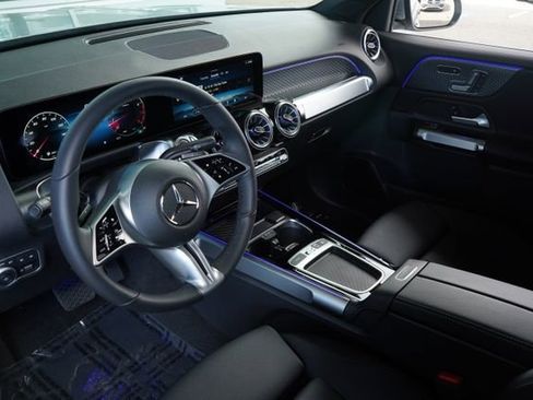 Used 2026 Mercedes-Benz GLB 250 image 2
