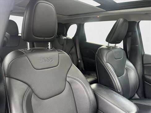 Used 2022 Jeep Cherokee Limited image 29