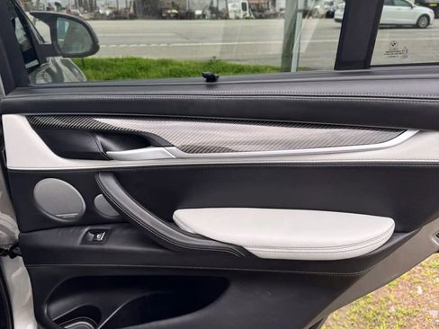 Used 2015 BMW X5 M image 17