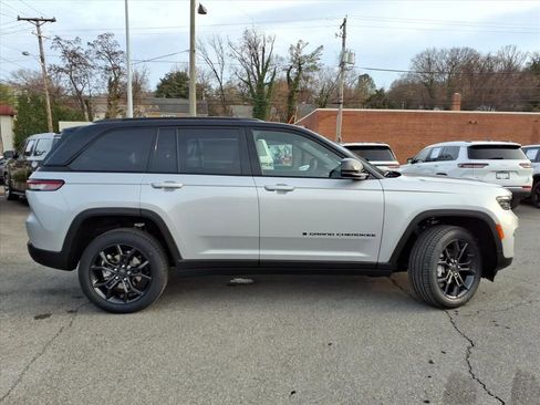 New 2025 Jeep Grand Cherokee Limited image 3