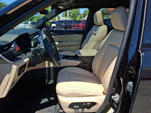 Used 2025 Jeep Grand Cherokee L Limited AWD/4WD image 14